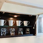 Fahle, Skyline View 1 Bedroom Flat Near Centre شقة