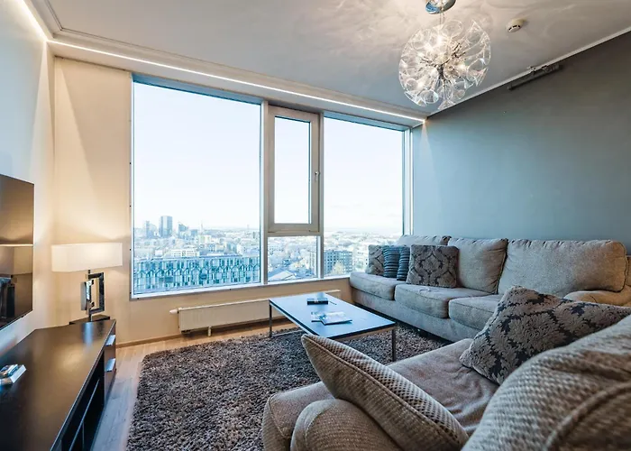 Fahle, Skyline View 1 Bedroom Flat Near Centre *