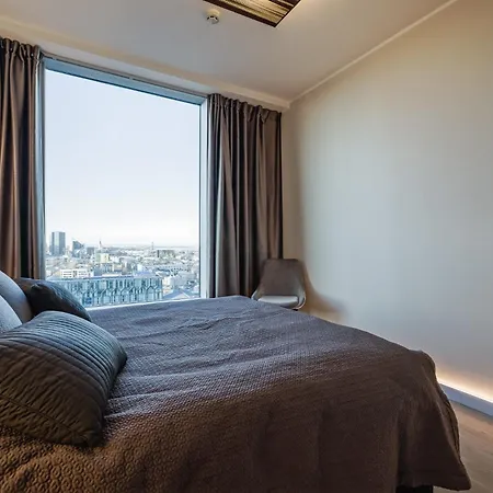 Fahle, Skyline View 1 Bedroom Flat Near Centre *