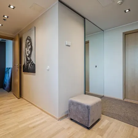 Fahle, Skyline View 1 Bedroom Flat Near Centre טאלין