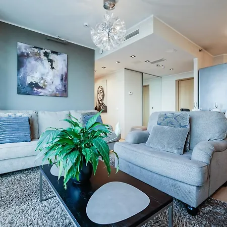 Fahle, Skyline View 1 Bedroom Flat Near Centre * טאלין