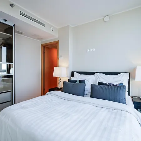 Fahle, Skyline View 1 Bedroom Flat Near Centre * טאלין