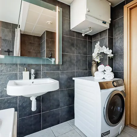 Fahle, Skyline View 1 Bedroom Flat Near Centre * טאלין