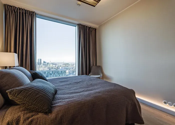 Fahle, Skyline View 1 Bedroom Flat Near Centre *